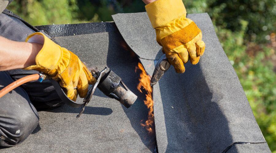 Professional gutter cleaning in Sycamore, KS